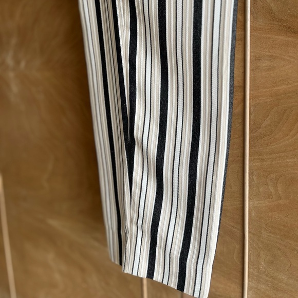 Express NEW ankle, high rise, ruffled waist, 10R pant - Picture 6 of 16